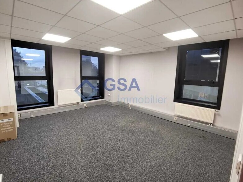 Bureau dans Évry-Courcouronnes à louer - Photo intérieure - Image 1 de 6