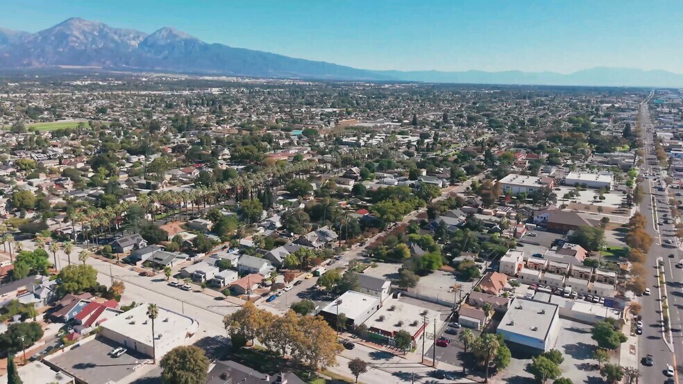 570 N Towne Ave, Pomona, CA à louer - Vidéo sur l’inscription commerciale - Image 2 de 28