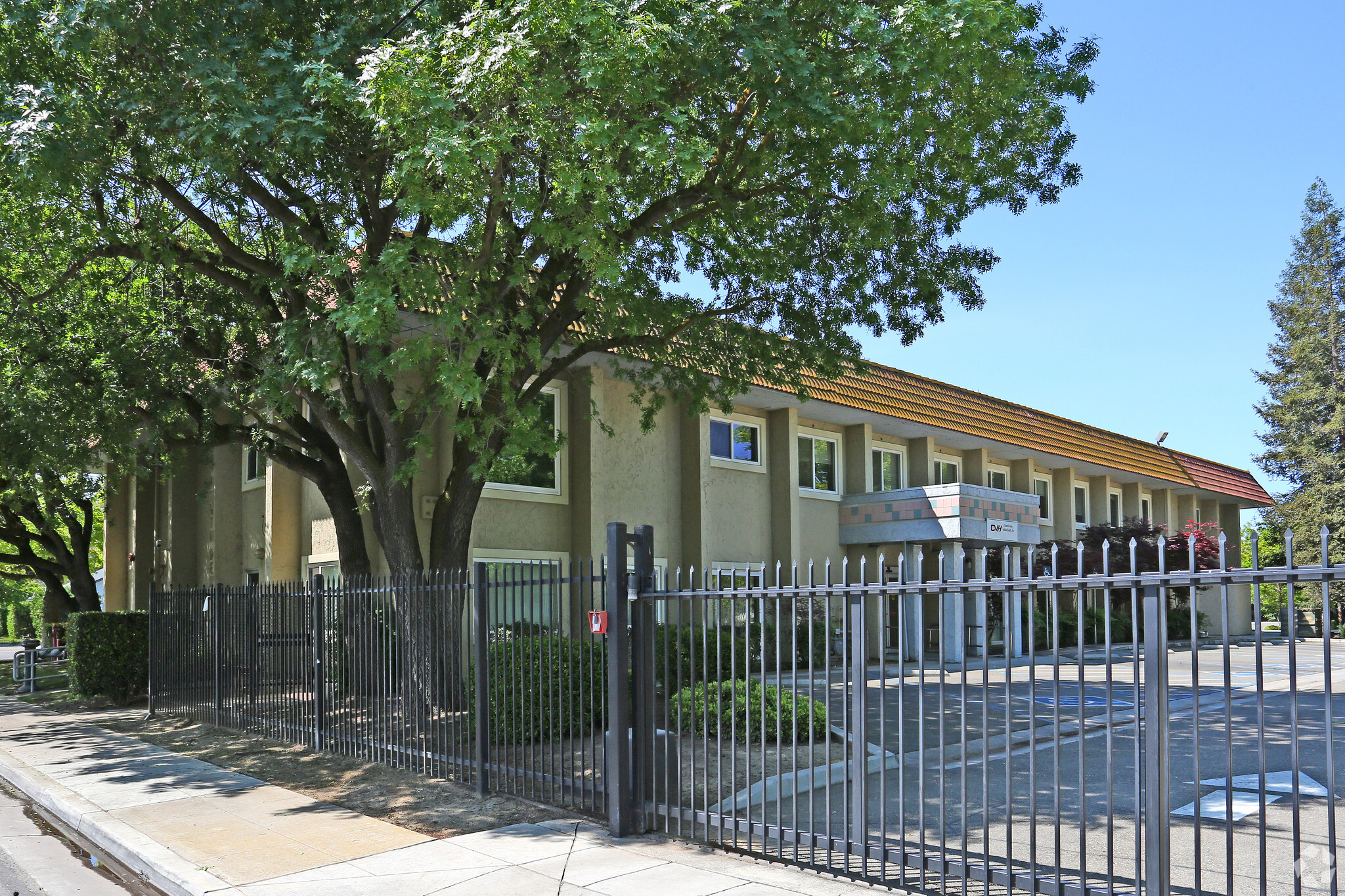 20 N Dewitt Ave, Clovis, CA for lease Primary Photo- Image 1 of 12