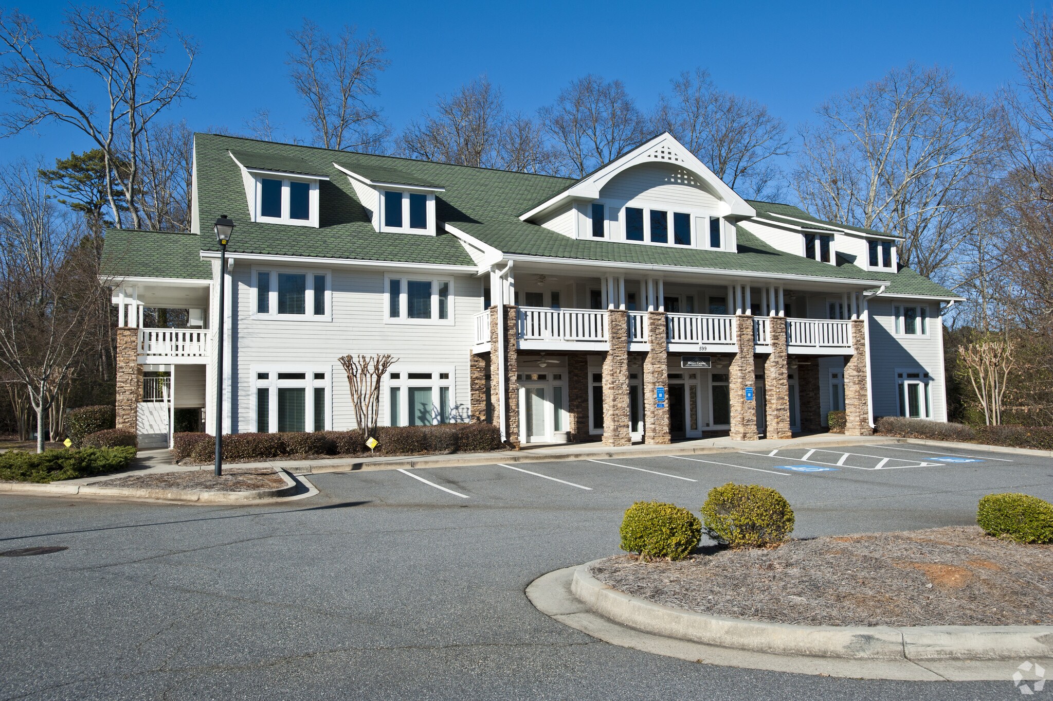 599 W Crossville Rd, Roswell, GA for lease Primary Photo- Image 1 of 12