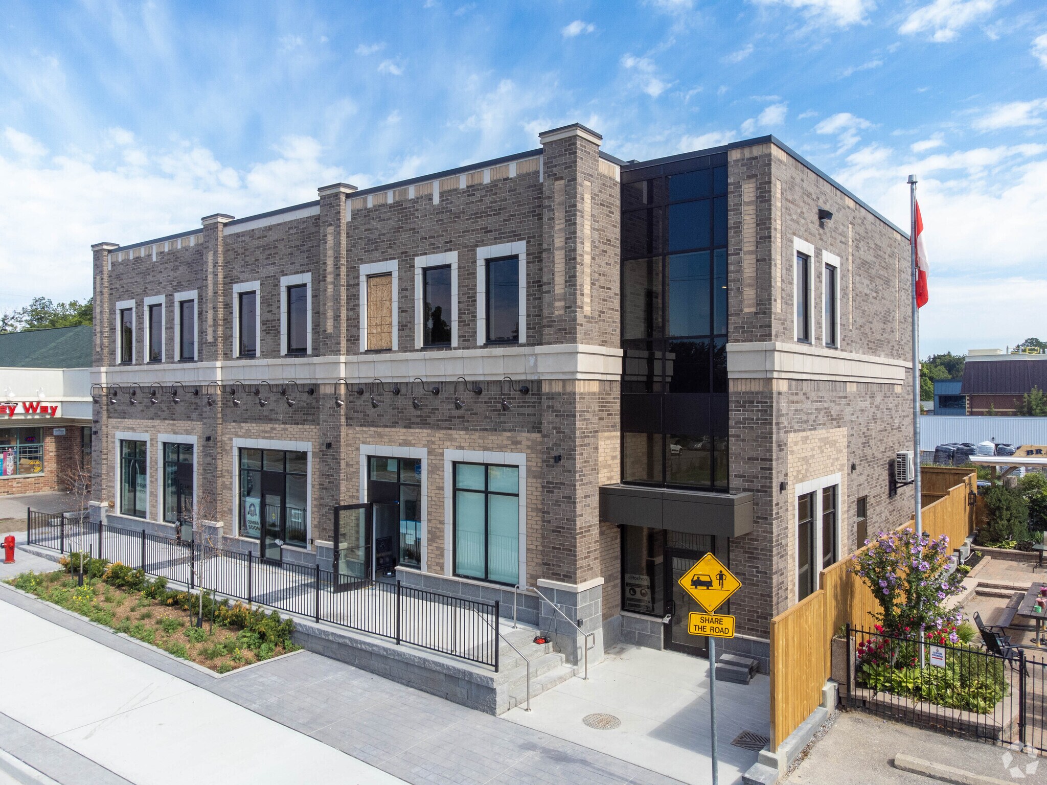 2-8 Campbell St, Whitby, ON à vendre Photo principale- Image 1 de 1