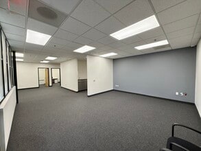 6180 North Hollywood Blvd, Las Vegas, NV à louer Photo intérieure- Image 2 de 14