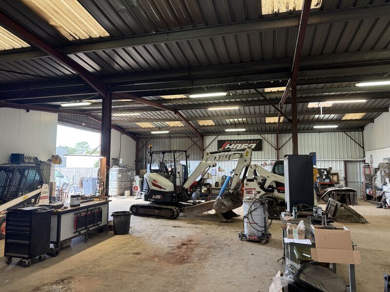 Flex in Pessac for lease Interior Photo- Image 1 of 2