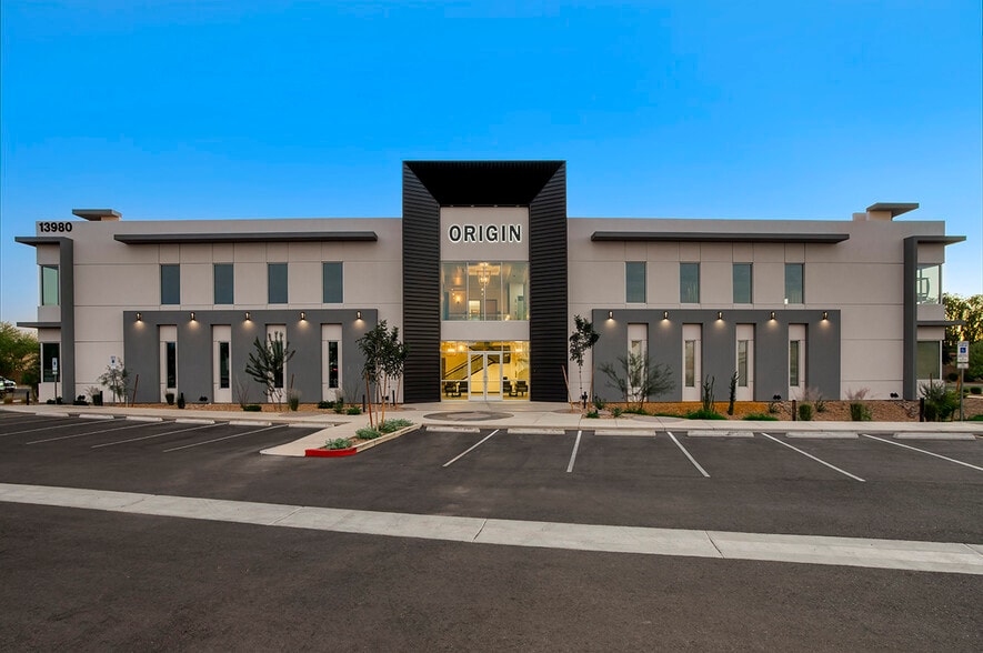 13980 W Avalon Dr, Goodyear, AZ for lease - Primary Photo - Image 1 of 13