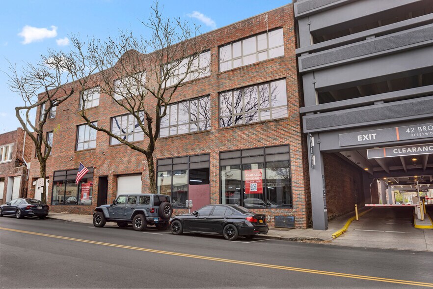 10 Broad St W, Fleetwood, NY à louer - Photo du bâtiment - Image 2 de 5