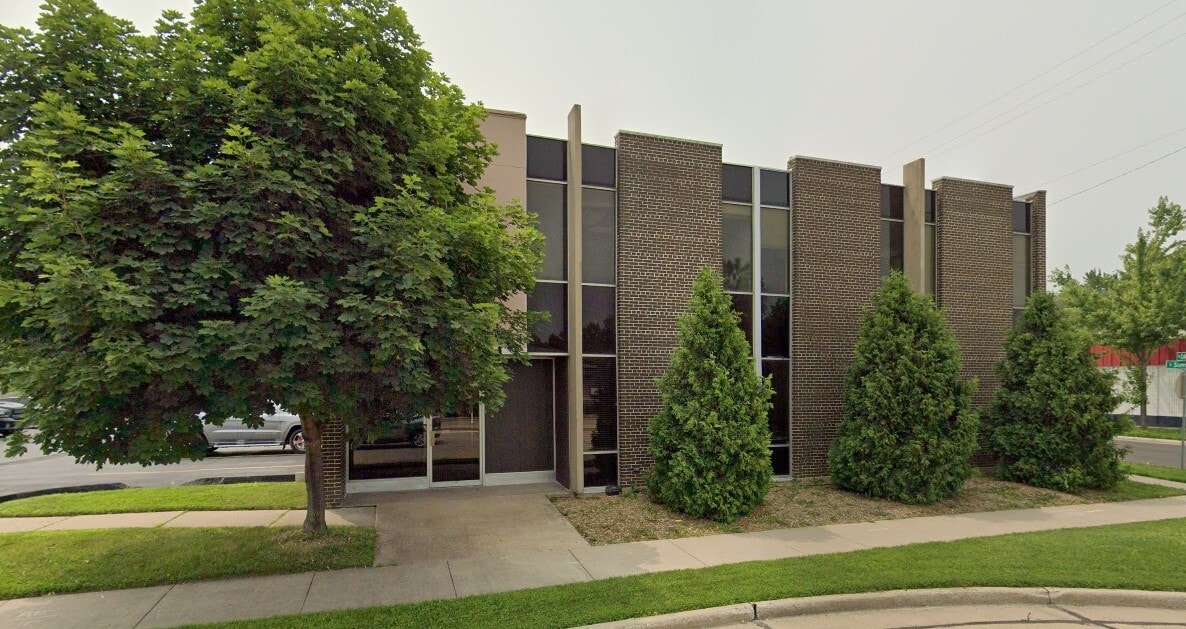 1033 W College Ave, Appleton, WI for lease Building Photo- Image 1 of 13
