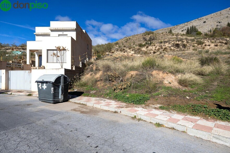 Avenida Príncipe Felipe, 2, Alfacar, Granada à vendre - Photo du bâtiment - Image 3 de 15