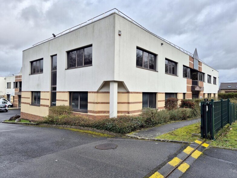 Flex dans Champs-sur-Marne à louer - Photo du bâtiment - Image 2 de 12
