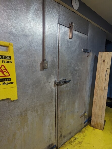 712 Courtlandt Ave, Bronx, NY à louer - Photo du bâtiment - Image 2 de 2