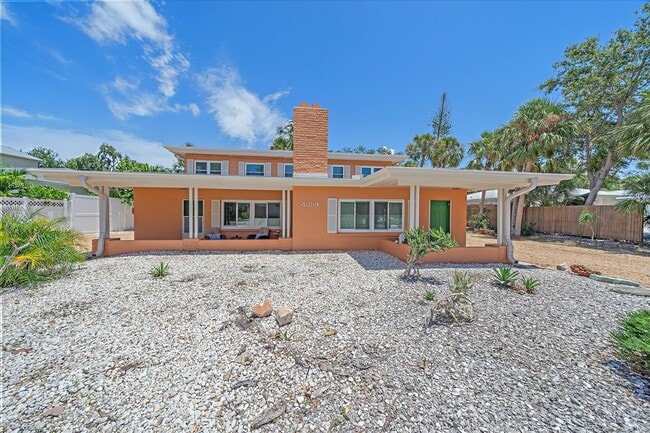 Plus de détails pour 4859 Commonwealth Dr, Siesta Key, FL - Multi-résidentiel à vendre