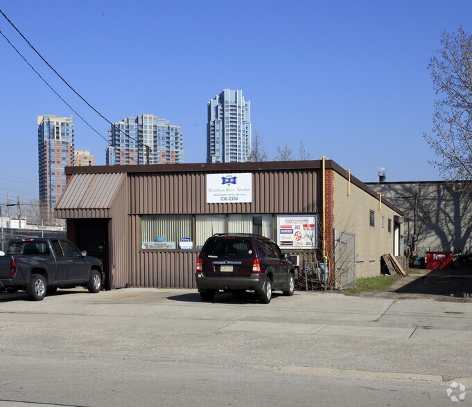 6 Six Point Rd, Toronto, ON à vendre - Photo principale - Image 1 de 1