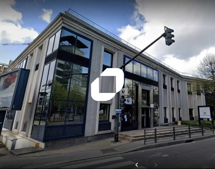 Office in Saint-Denis for lease - Building Photo - Image 2 of 13