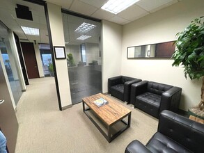 21600 Oxnard St, Woodland Hills, CA for lease Interior Photo- Image 2 of 6