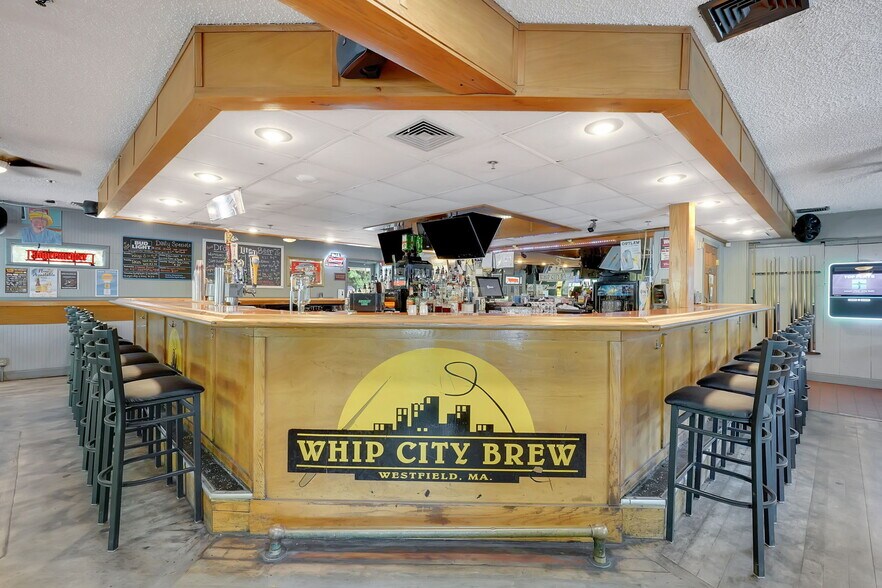 287 N Elm St, Westfield, MA à vendre - Photo du bâtiment - Image 3 de 38