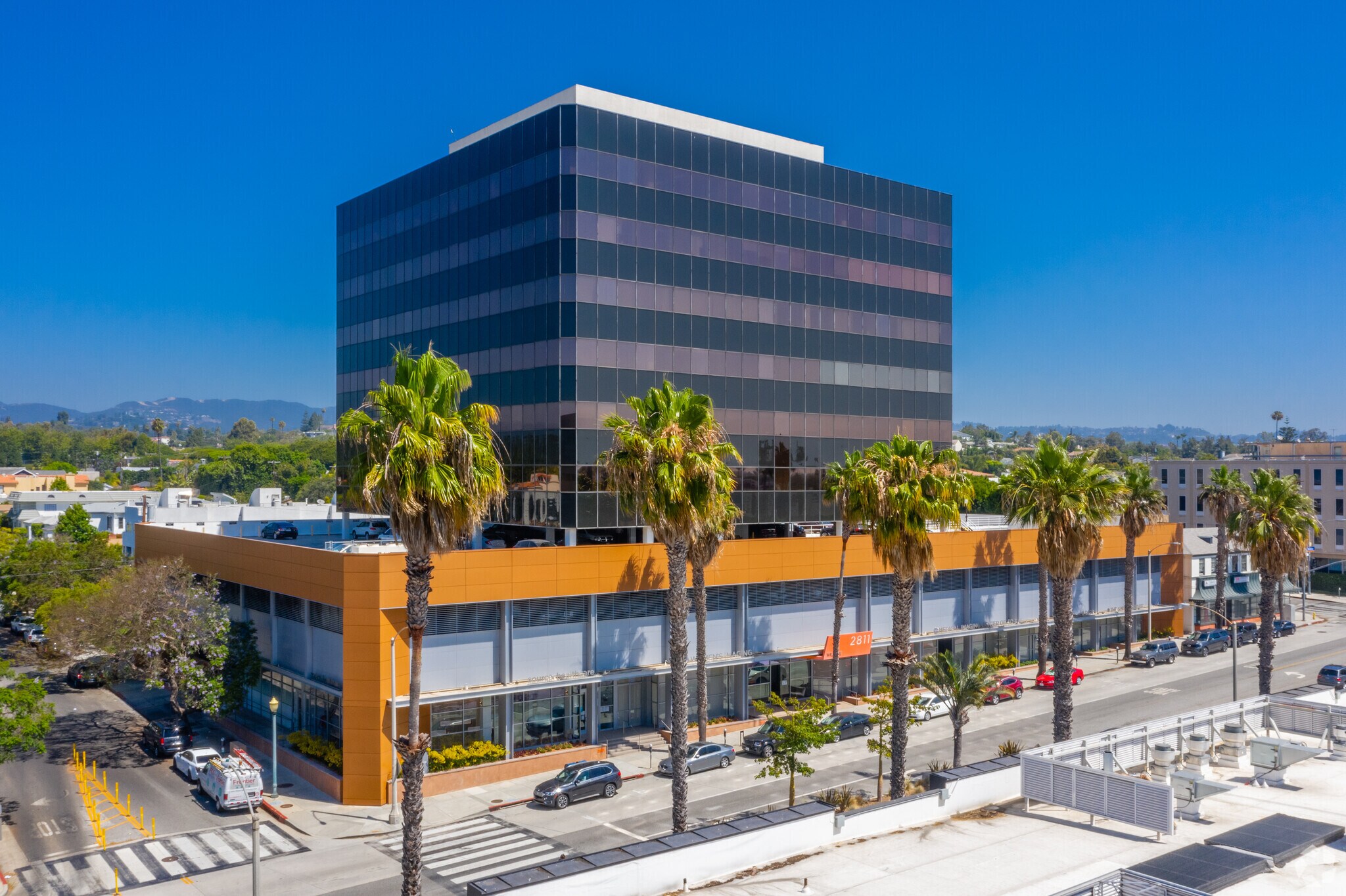 2811 Wilshire Blvd, Santa Monica, CA à louer Photo du bâtiment- Image 1 de 5