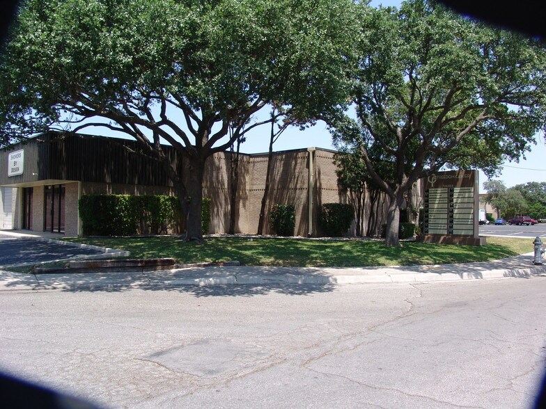 10203 Kotzebue St, San Antonio, TX à louer - Photo du bâtiment - Image 3 de 16
