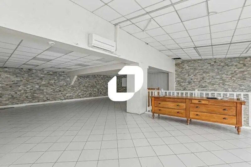 Retail in Paris for lease - Interior Photo - Image 3 of 14