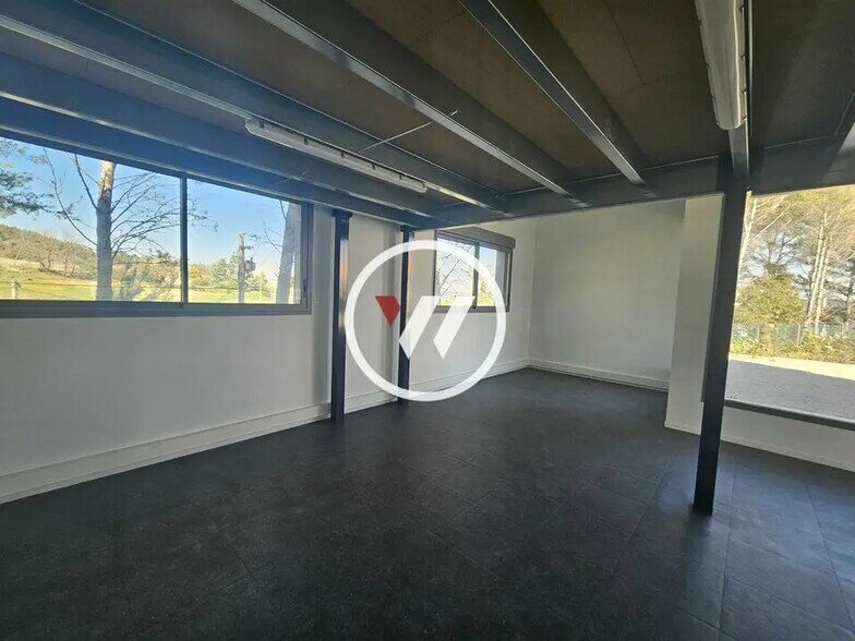 Office in Gardanne for lease - Interior Photo - Image 3 of 8
