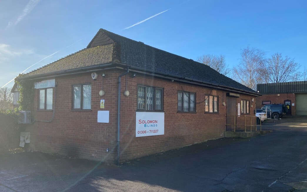 1-5 Philpots Yard, Dorking à louer Photo principale- Image 1 de 2