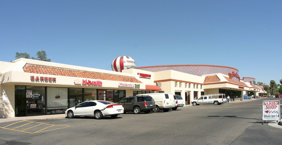 8040 N 19th Ave, Phoenix, AZ à louer - Photo du bâtiment - Image 2 de 19