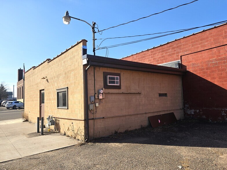 15 E Eau Claire St, Rice Lake, WI à vendre - Photo du bâtiment - Image 2 de 8
