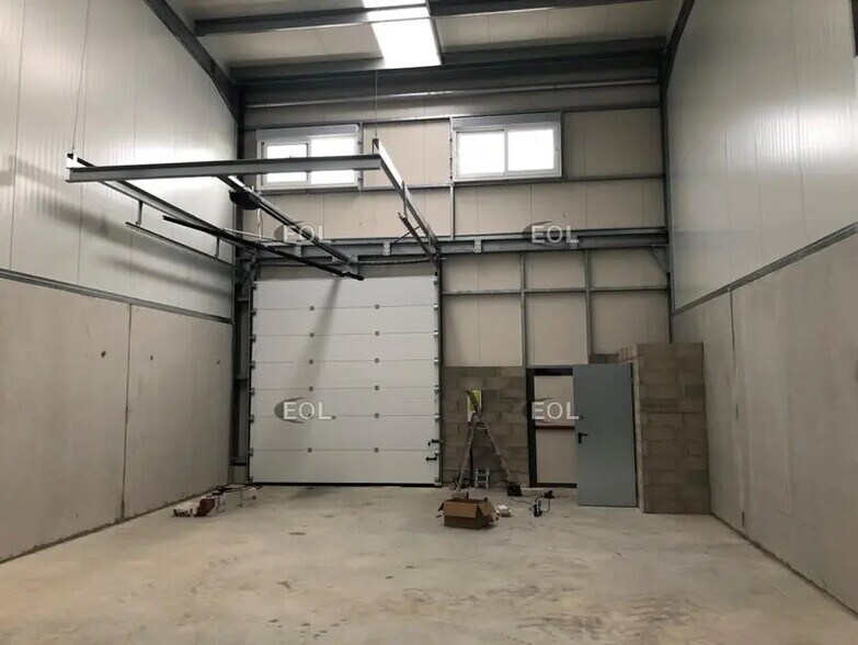 Industrial in Brie-Comte-Robert for sale - Interior Photo - Image 2 of 2