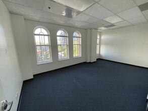 233 A St, San Diego, CA à vendre Photo intérieure- Image 2 de 3