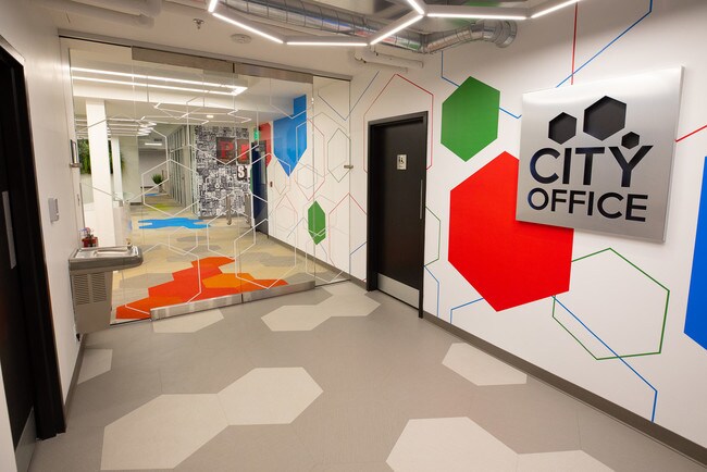 Plus de détails pour 401 Center Ave, Bay City, MI - Coworking à louer