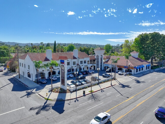 Plus de détails pour 19100 Ventura Blvd, Tarzana, CA - Commerce de détail à vendre