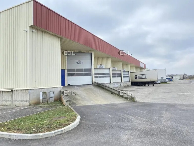 Industrial in Corbas for lease - Building Photo - Image 2 of 20