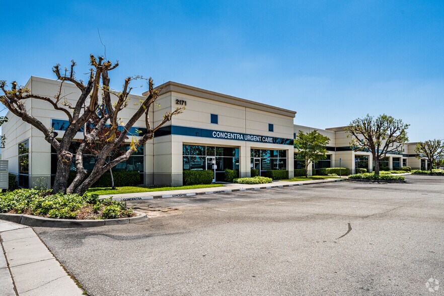2131 Grove Ave, Ontario, CA à louer - Photo du bâtiment - Image 1 de 7