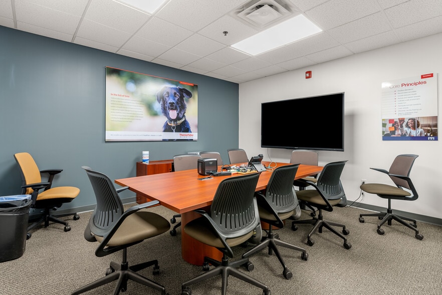 4 Preston Ct, Bedford, MA for sale - Interior Photo - Image 3 of 21