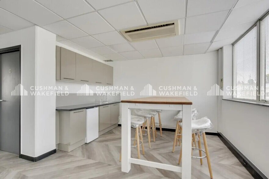 123-129 Rue Victor Hugo, Levallois-Perret for lease - Building Photo - Image 2 of 14