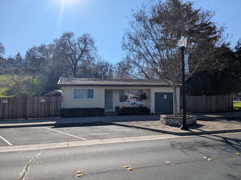 6070 Center St, Clayton, CA à vendre - Photo du bâtiment - Image 2 de 4