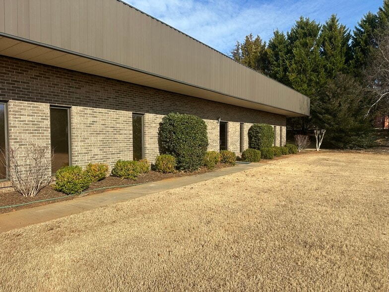 300 Commerce Blvd, Bogart, GA for lease - Building Photo - Image 2 of 13