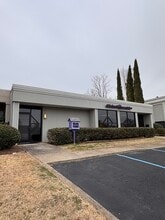 123 W Antrim Dr, Greenville, SC à vendre Photo du bâtiment- Image 2 de 2