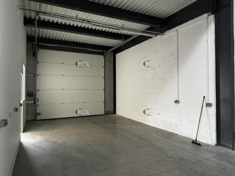 Flex in Palaiseau for lease - Building Photo - Image 2 of 4