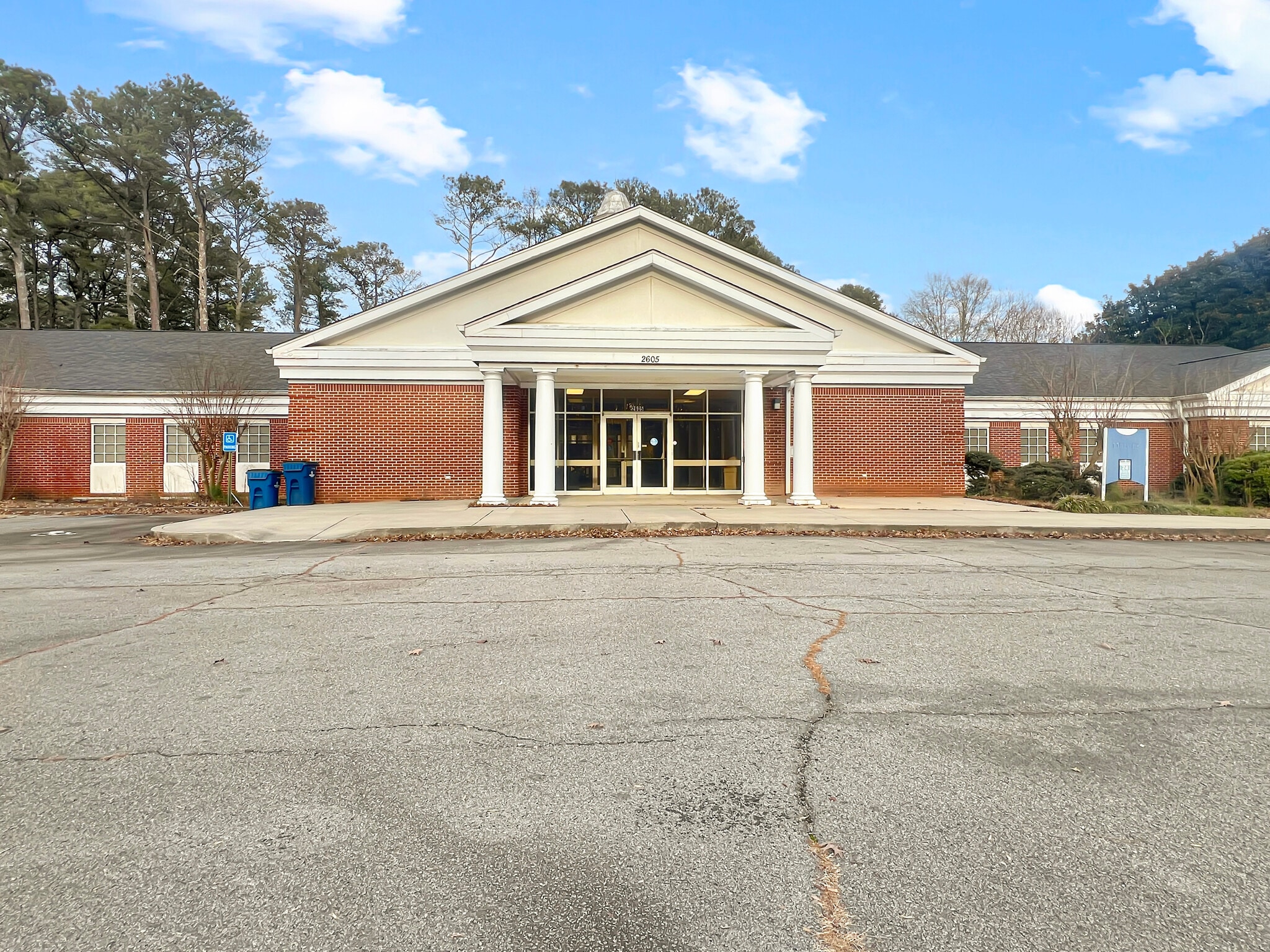 2605 Ben Hill Rd, East Point, GA for sale Primary Photo- Image 1 of 51