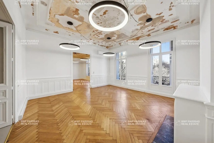 Office in Marseille for lease - Interior Photo - Image 3 of 11