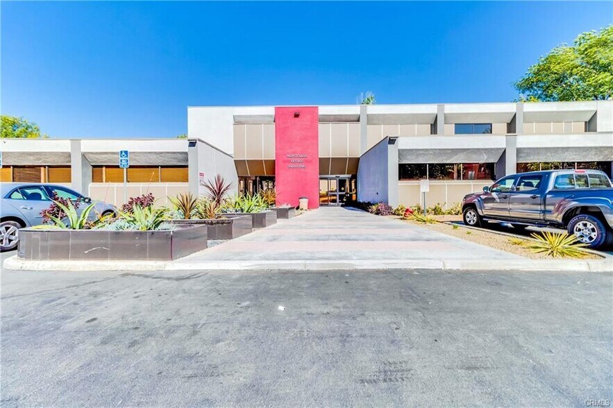 4950 San Bernardino St, Montclair, CA à louer - Photo du bâtiment - Image 2 de 11