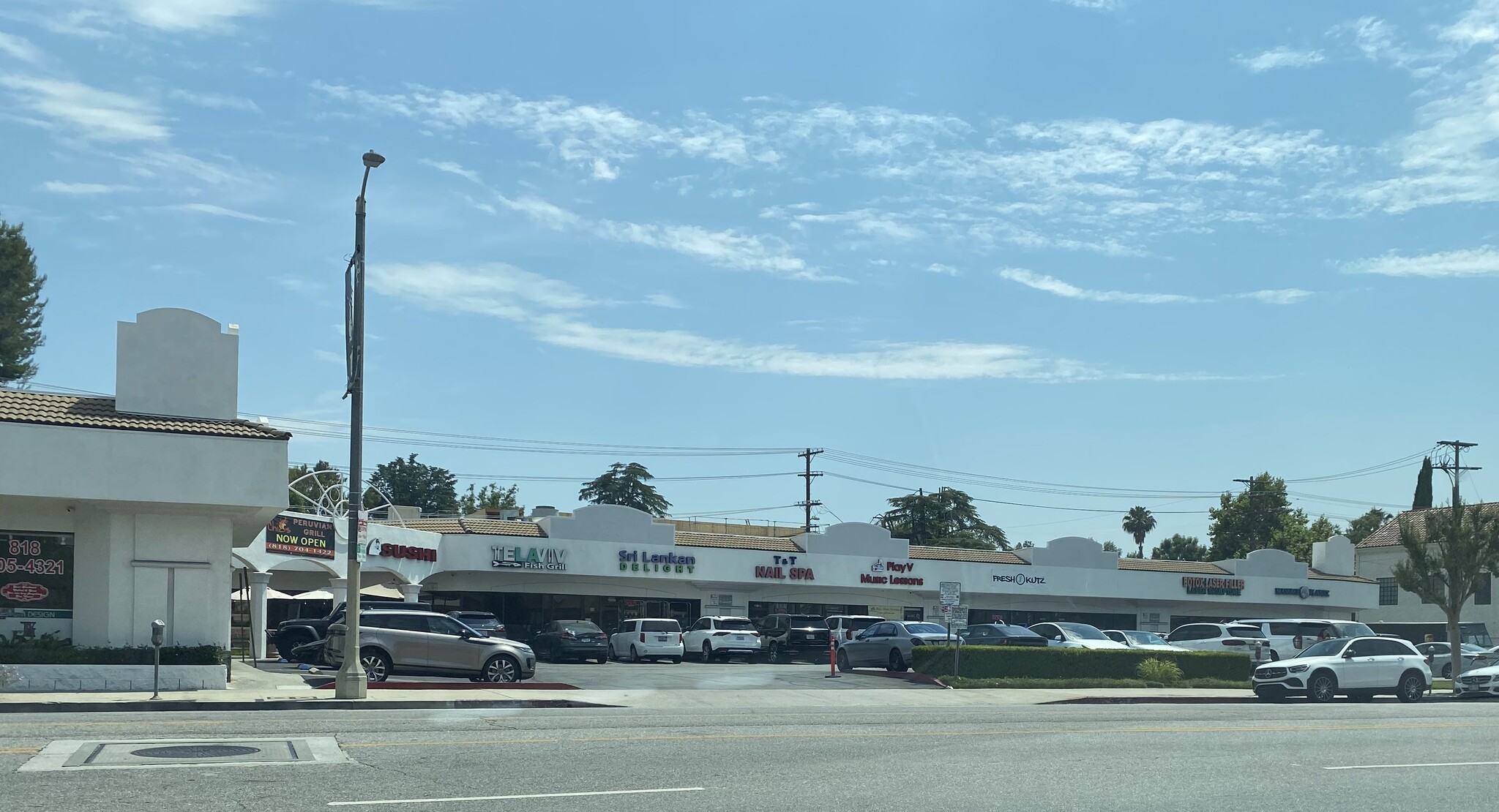 19000-19030 Ventura Blvd, Tarzana, CA for lease Building Photo- Image 1 of 2