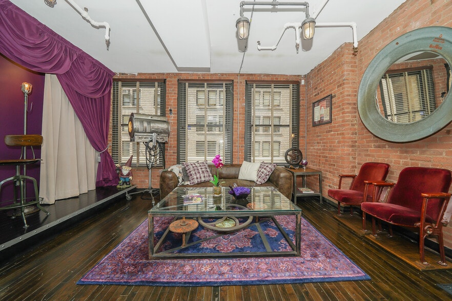 247 W 36th St, New York, NY for lease - Building Photo - Image 1 of 7