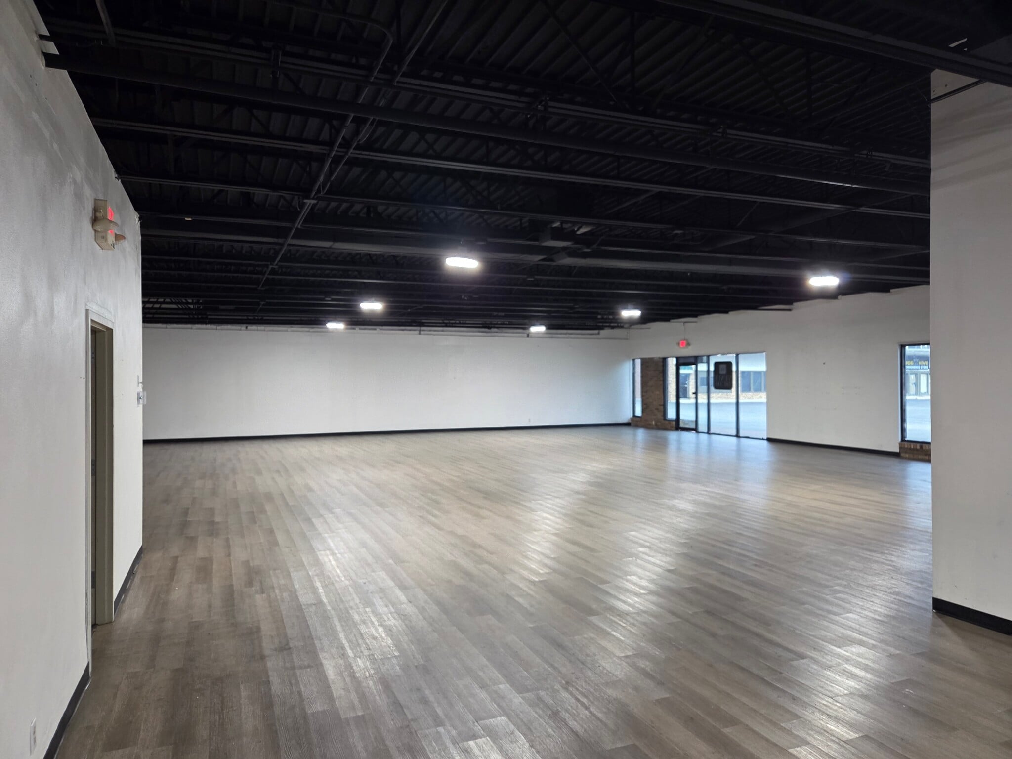 6500 W Main St, Belleville, IL for lease Interior Photo- Image 1 of 15