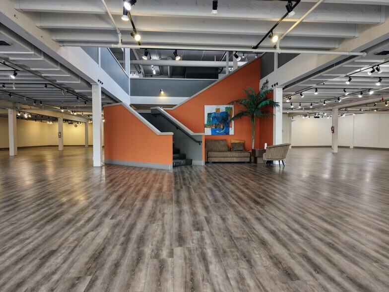 16705 Southcenter Pky, Tukwila, WA à vendre - Photo intérieure - Image 2 de 17