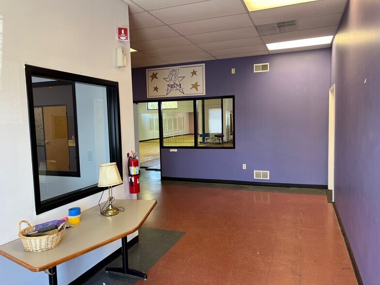 241 N Main St, Shrewsbury, PA à vendre - Photo du bâtiment - Image 3 de 8