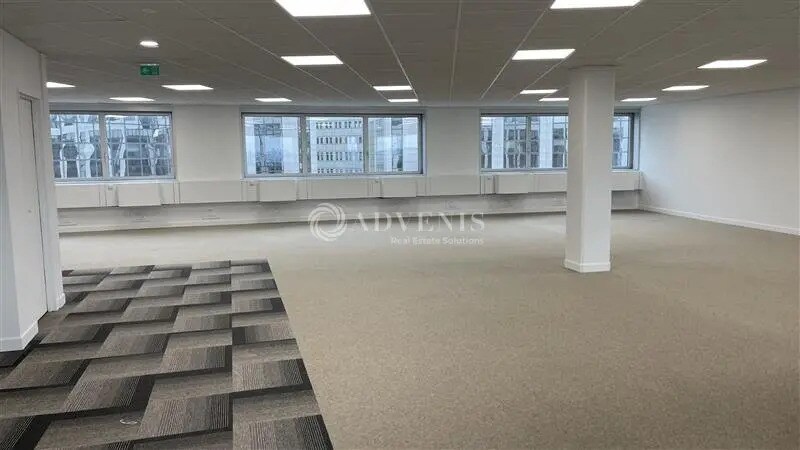 Office in Noisy-le-Grand for lease Building Photo- Image 1 of 11