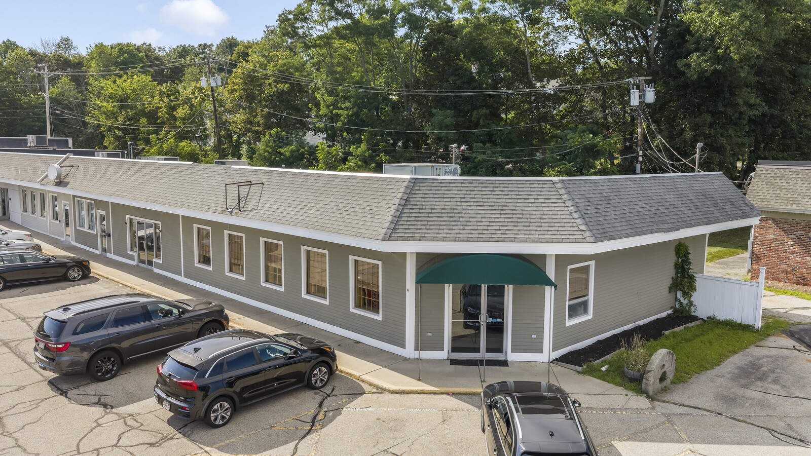 194 Main St, Amesbury, MA 01913 - Unit C, D, E - - Interior Photo - Image 1 of 12