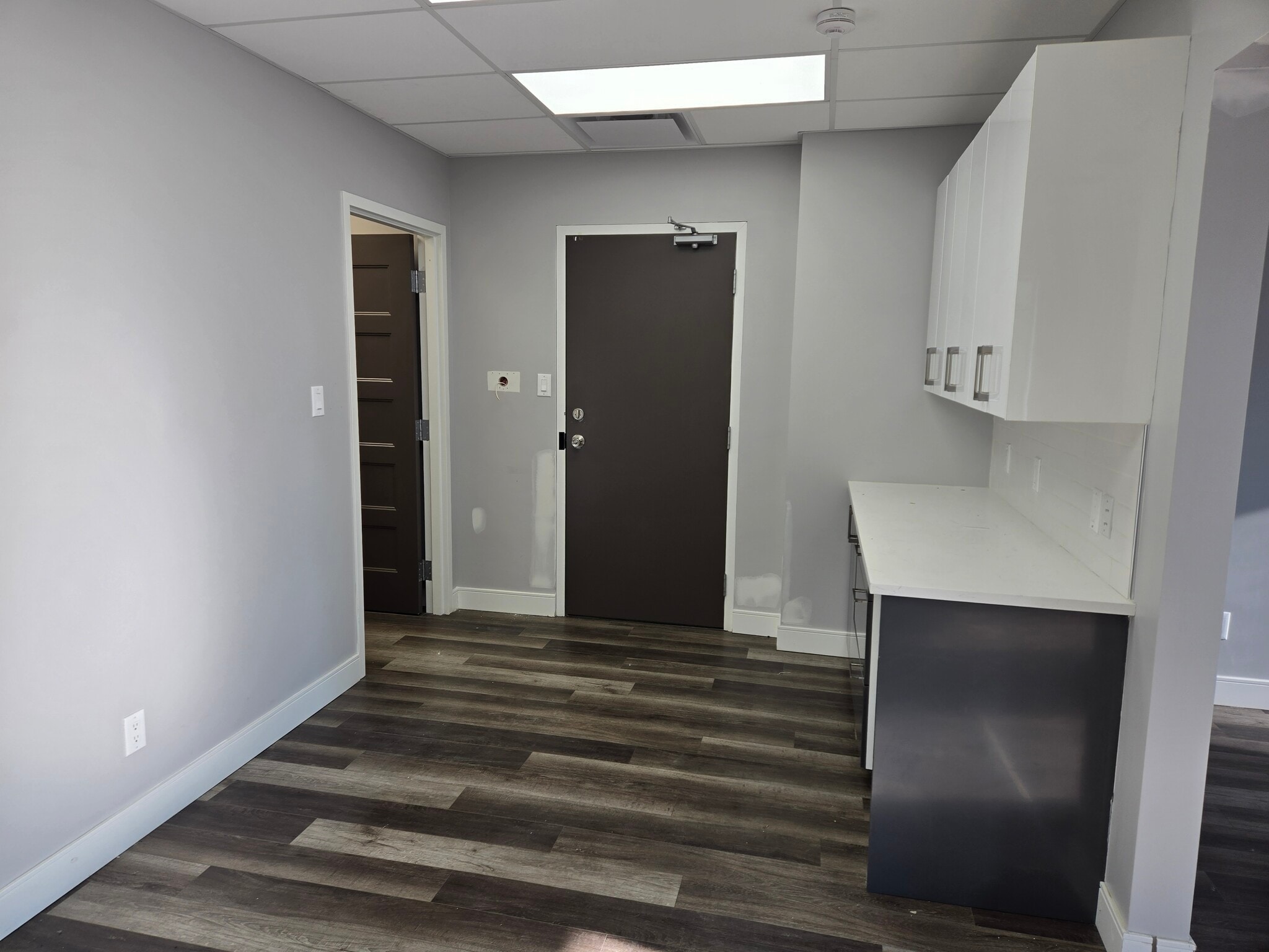 17 Grenfell Cres, Ottawa, ON for lease Interior Photo- Image 1 of 14