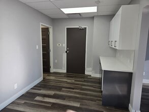 17 Grenfell Cres, Ottawa, ON for lease Interior Photo- Image 1 of 14