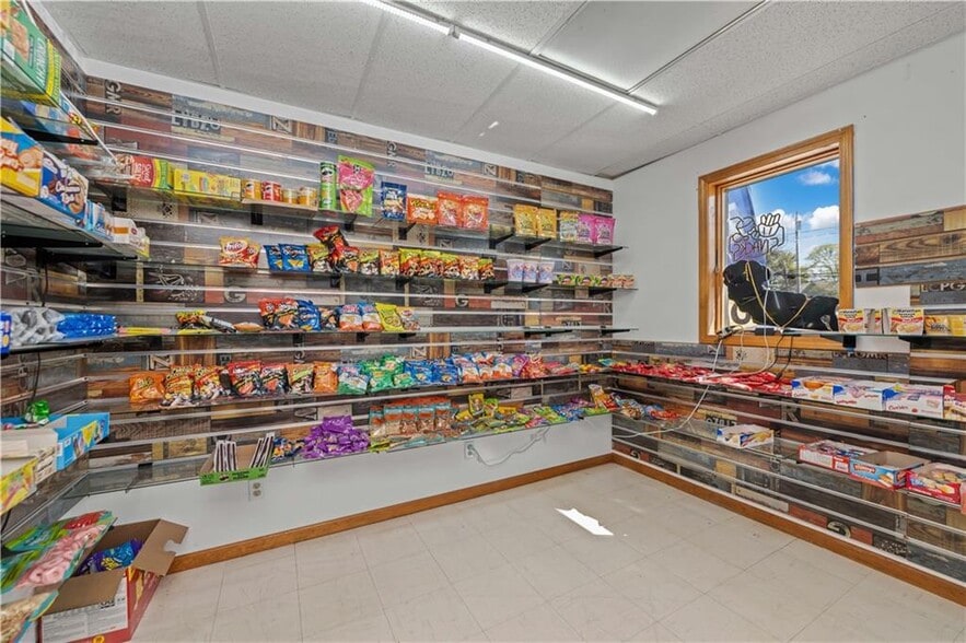 3229-3235 State St, Caledonia, NY for sale - Interior Photo - Image 2 of 12